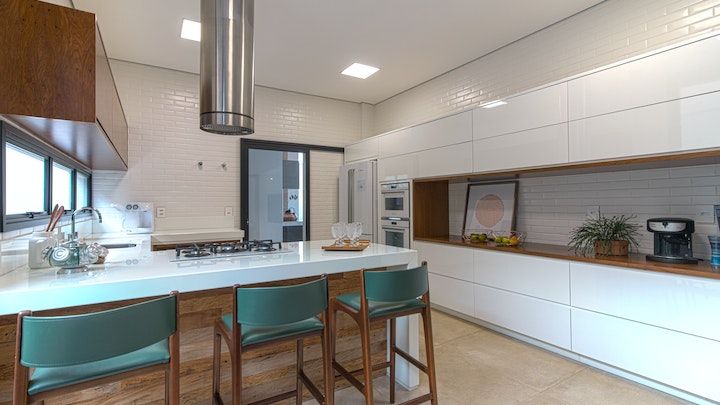 elegant-kitchen-in-wood-and-white-color