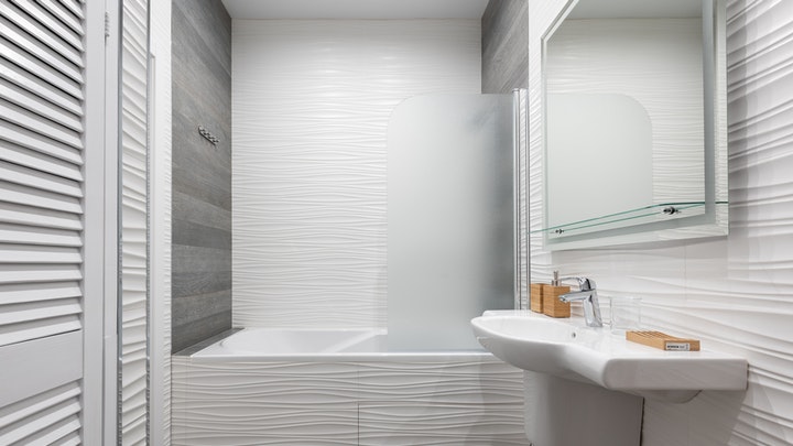 bathroom decoration in light tones