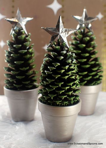 Christmas tree with pine cones