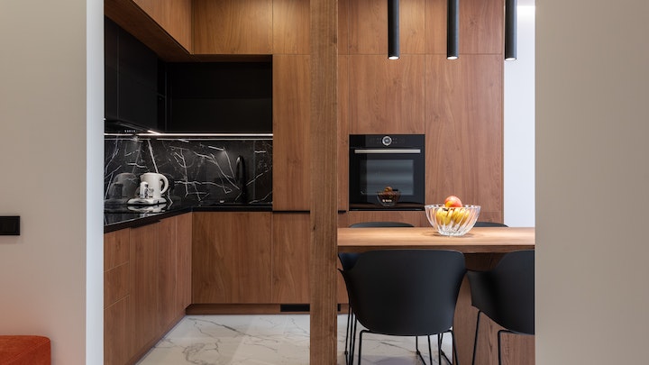 kitchen-in-wood-and-color-black