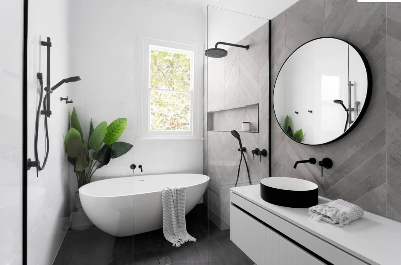 Great modern bathroom concept with greenery