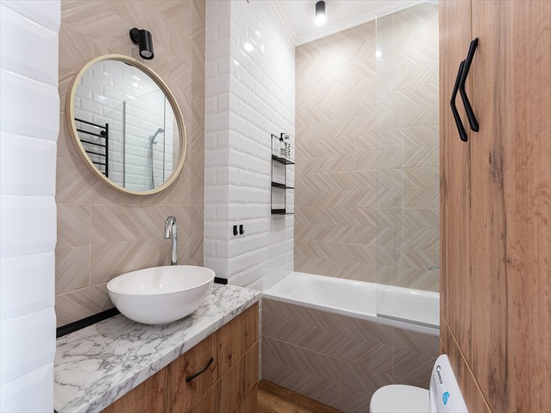 white and beige minimalist bathroom