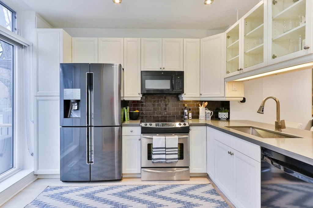 kitchen without tiles but with windowsill 