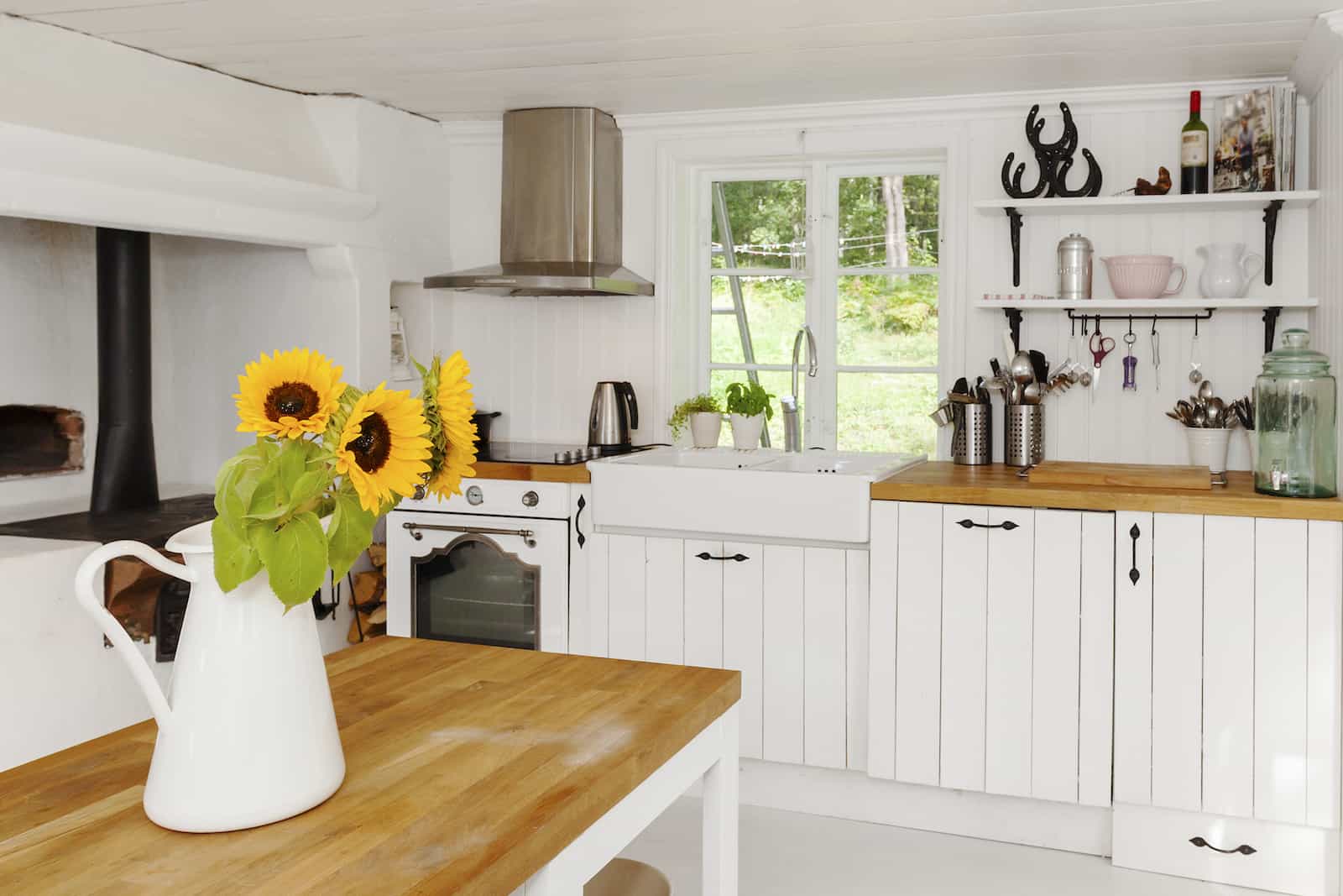 Ideas for decorating a vintage kitchen