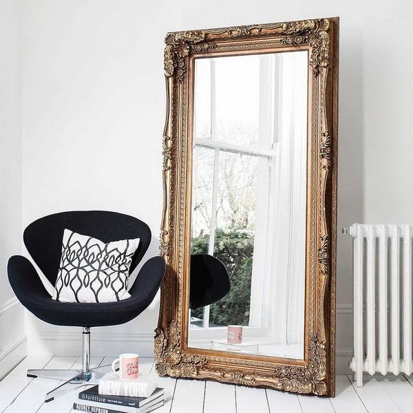 Decorate with vintage mirrors mixed with modernity