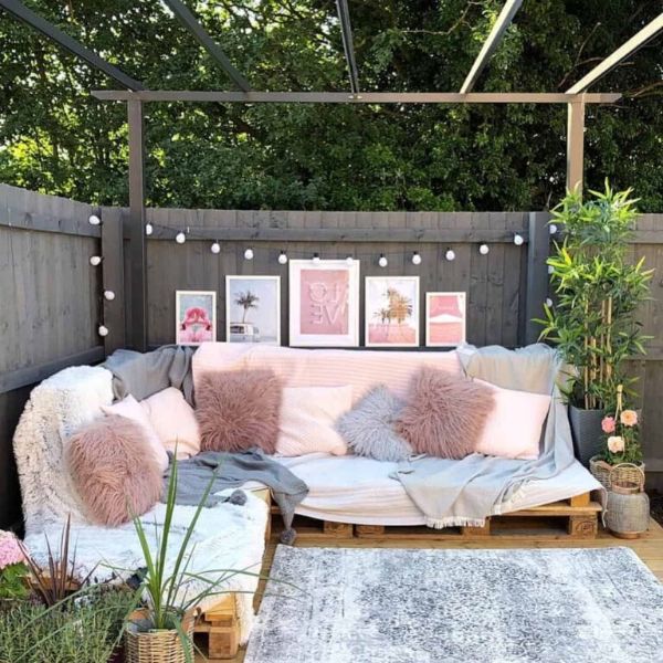 accessories to decorate garden seats