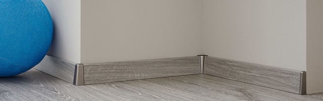 Laminate flooring skirting board