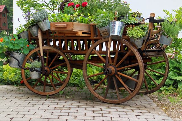 horse carriage garden decor