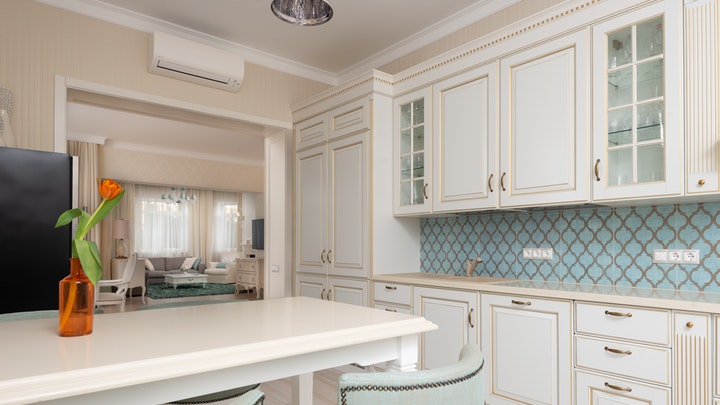 kitchen with cornice