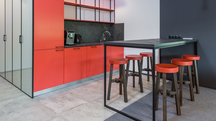 kitchen-furniture-in-red