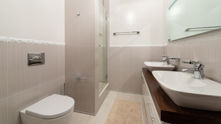 bathroom with double sink and single mirror