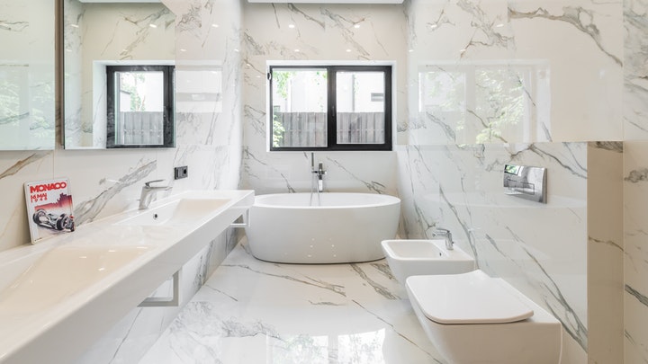 Large bathroom with marble walls