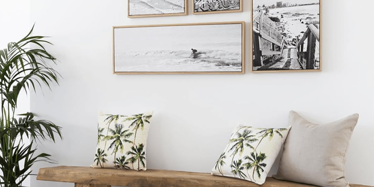 Decorate with pictures on the walls