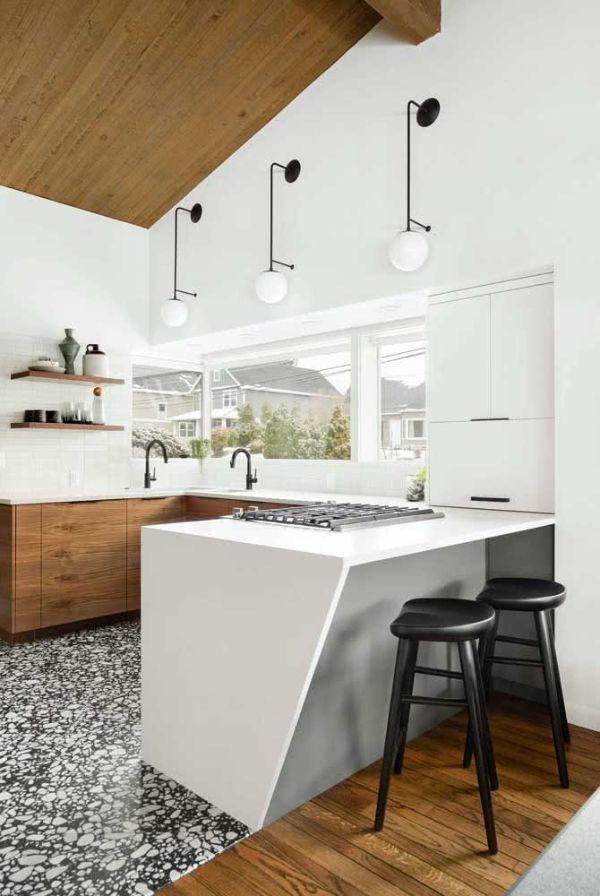 Wooden and marble surfaces U-shaped kitchen