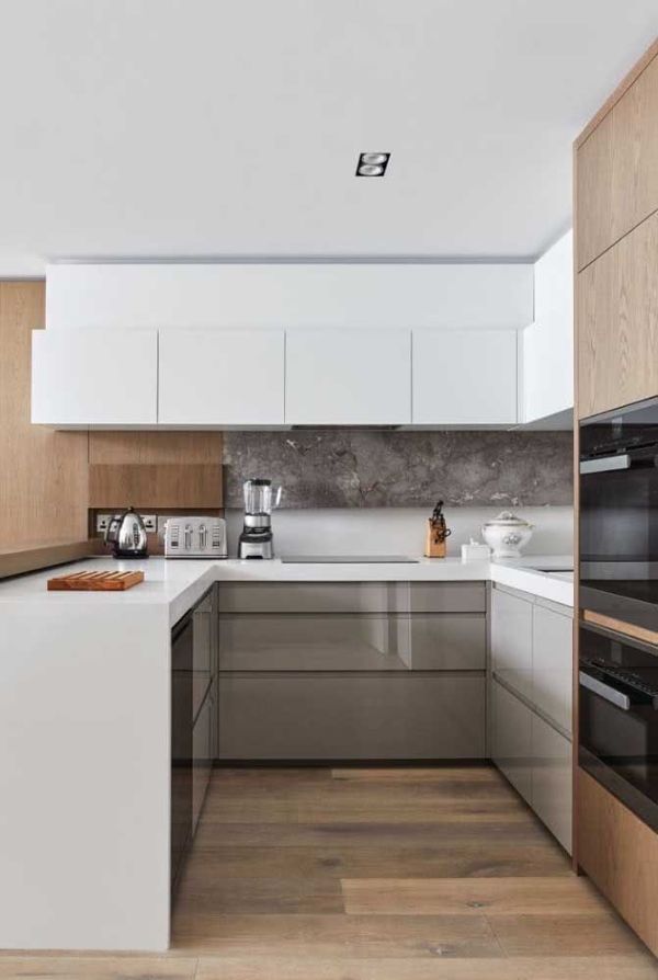 Gray and marble U-shaped kitchen