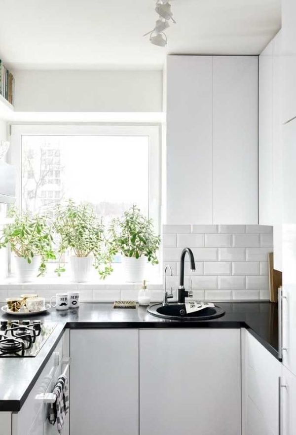 white gloss kitchen U shape kitchen