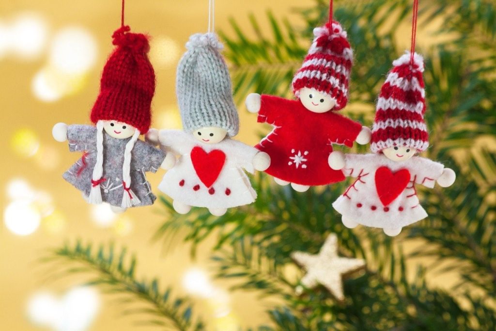 How to make DIY Christmas decorations