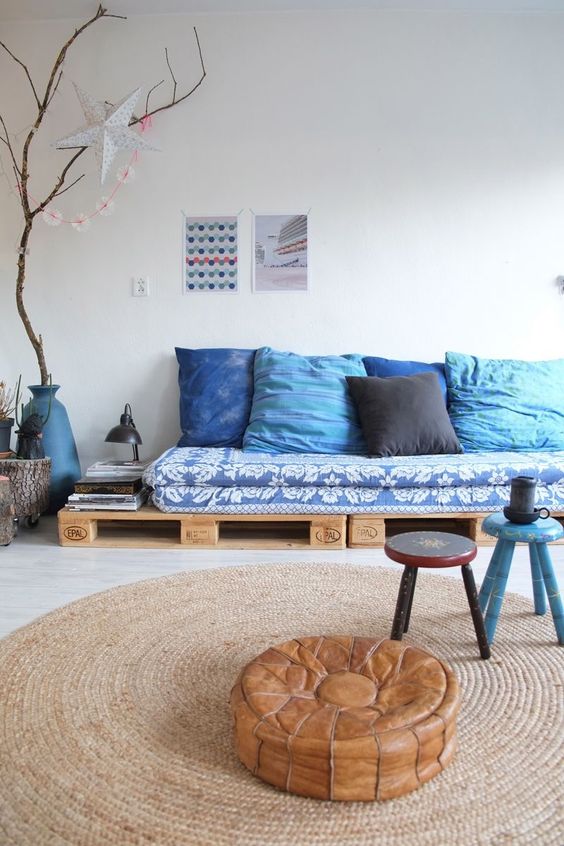 Pallet sofa for living room