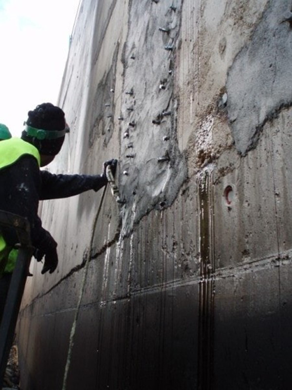 Damp repair by injecting epoxy mortar into the foundation wall