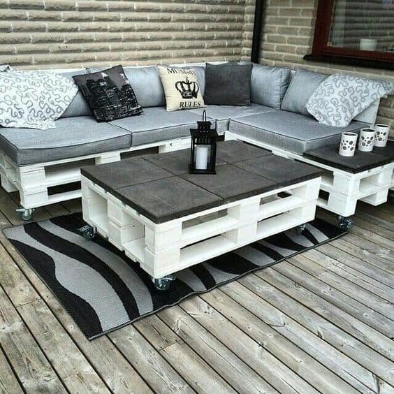 Turn a pallet into a chair