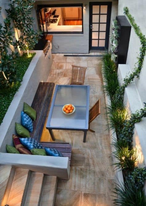 Adapt the furniture to the shape of the terrace