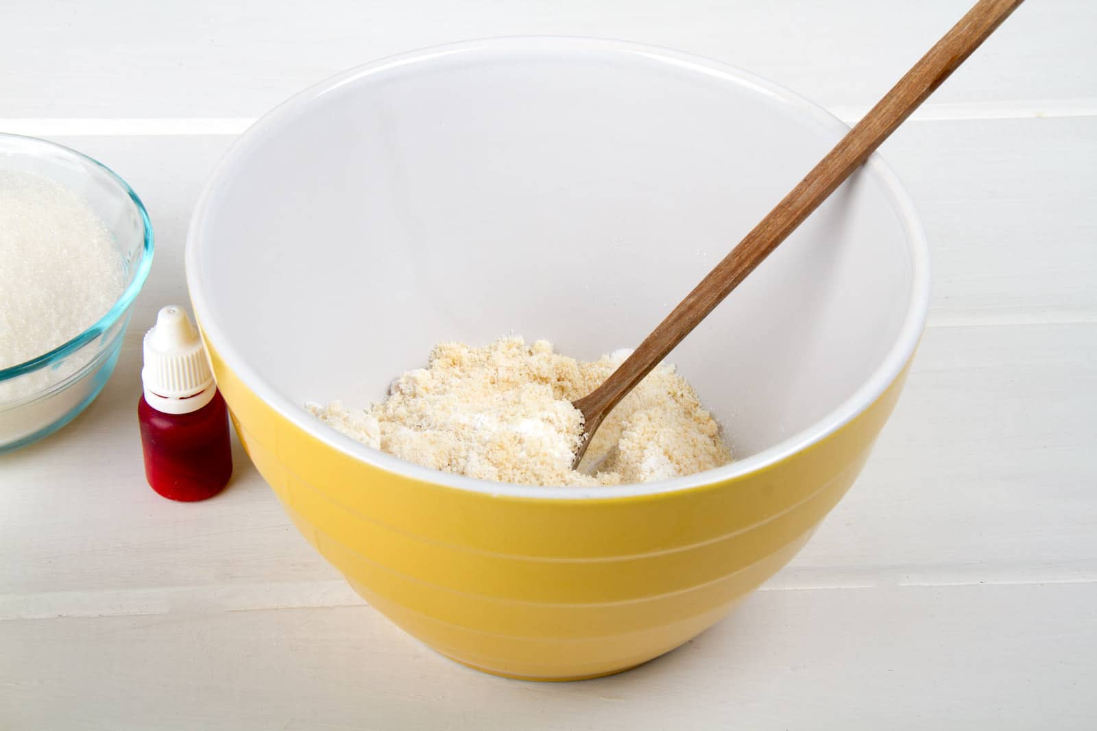 2- Mix almond flour with powdered sugar