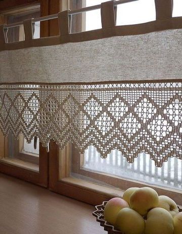 Play with light with crochet curtains