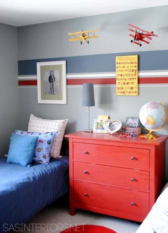 A stylish room in blue and red