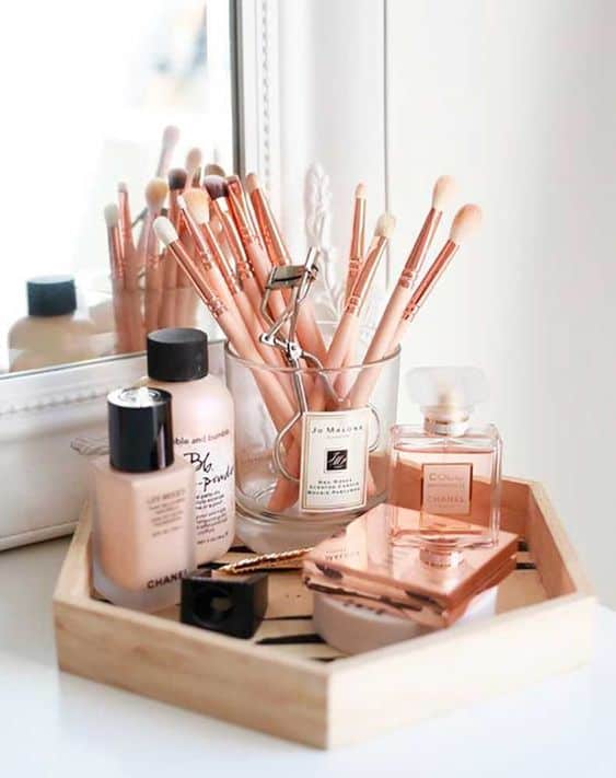 7-Use trays to organize your makeup