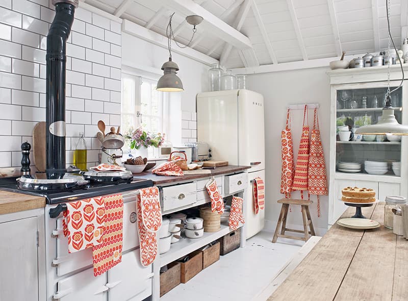 Kitchen decoration with textile elements