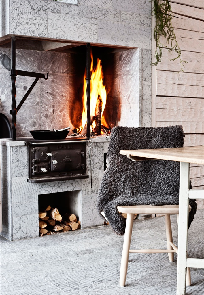 forest-mountain-house-decoration-fireplace-and-hearth