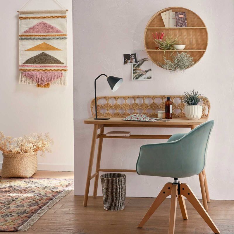 Small table in teak and woven rattan