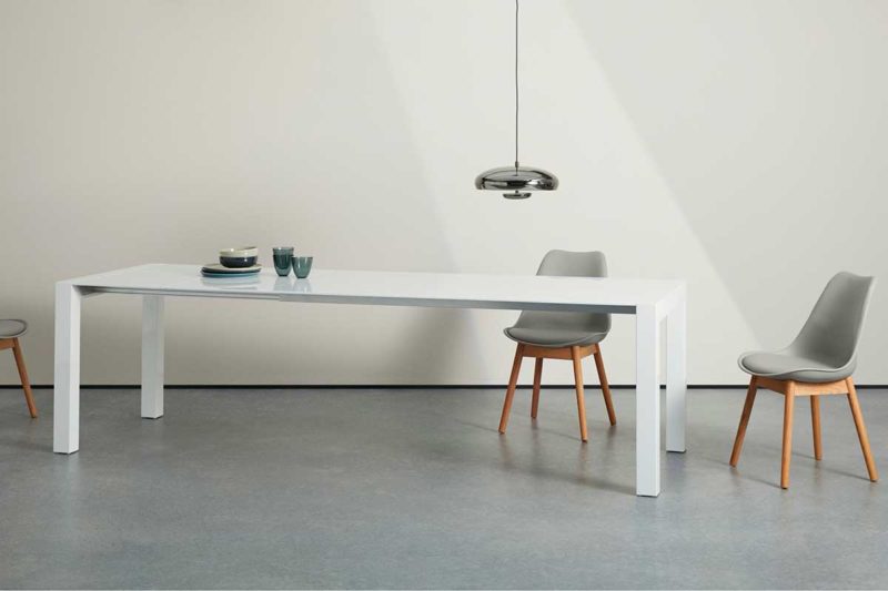 White extendable table with clean design