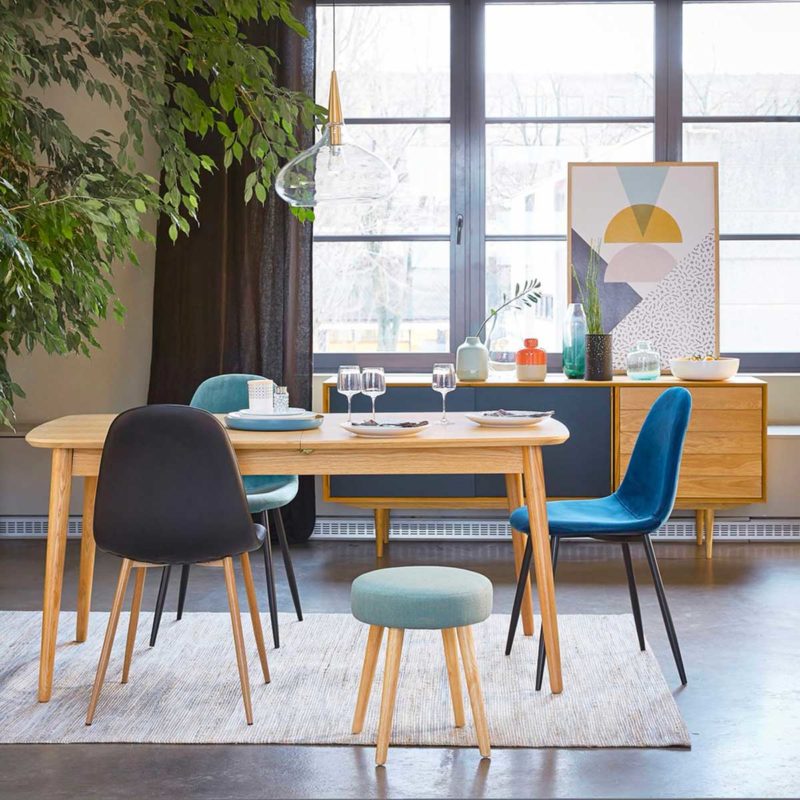 Dining room with an extendable Scandinavian table