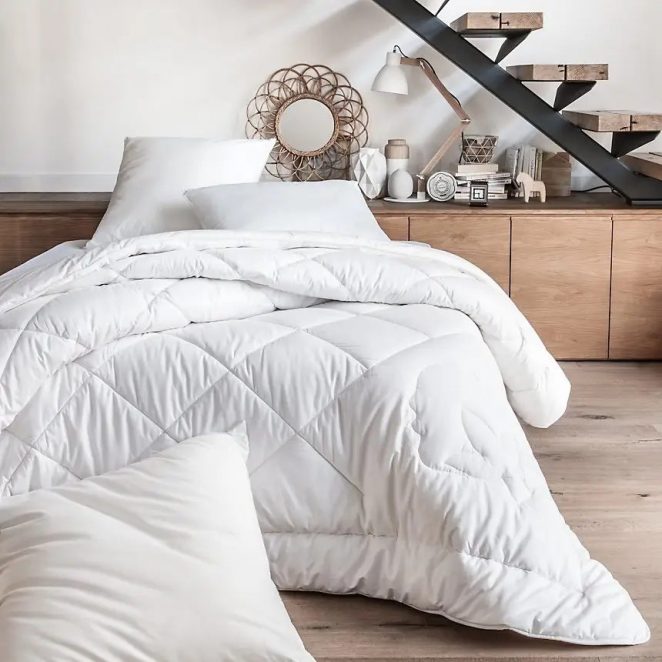 This organic cotton duvet can be used all year round. Organic cotton is unbleached, giving it a raw and natural look