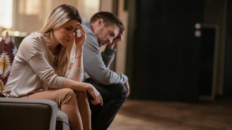 20 Signs Your Relationship May Be Over, According to Couples Therapists