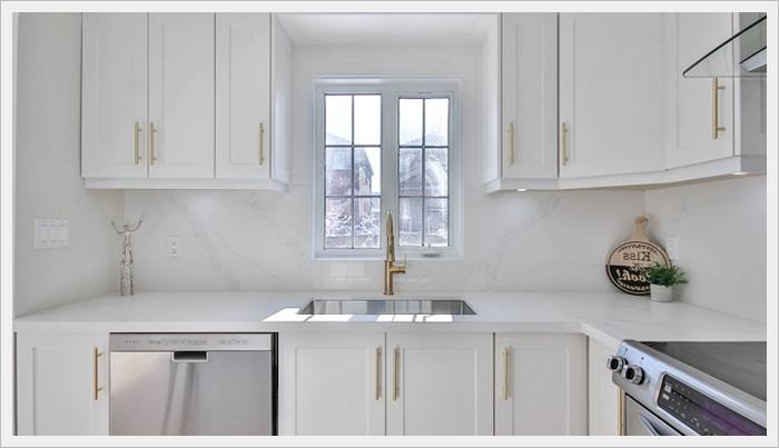 kitchen-cabinet-white-and-gold-plated-drawers