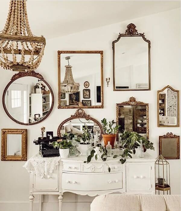 Decorate different styles with old mirrors