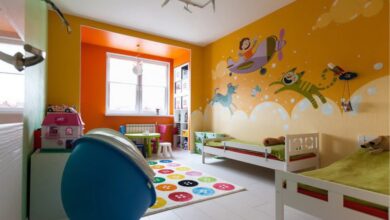 What kind of wallpaper should be in the children's room?