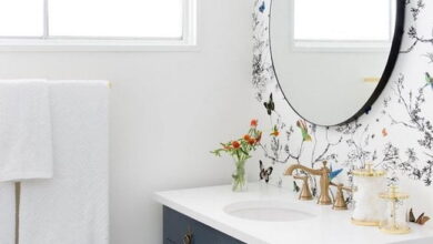 How to renovate a bathroom without removing tiles